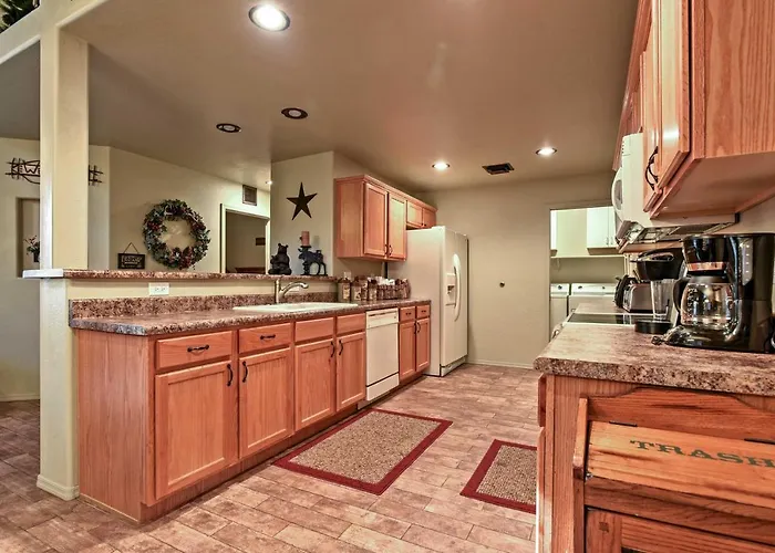 Mountain Retreat W/ Game Room, Patio & Views Indian Pine