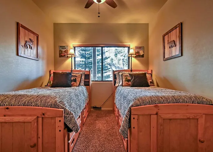 Holiday home Mountain Retreat W/ Game Room, Patio & Views *