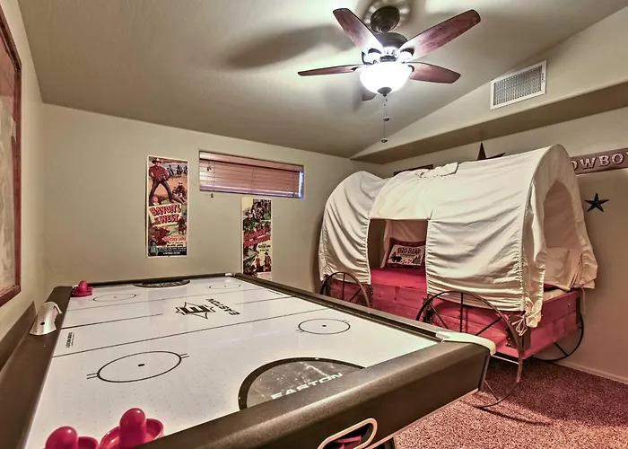 Holiday home Mountain Retreat W/ Game Room, Patio & Views *