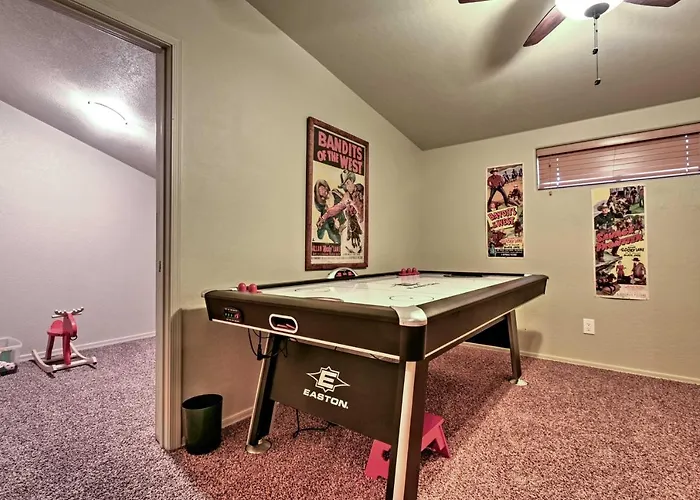Mountain Retreat W/ Game Room, Patio & Views Indian Pine